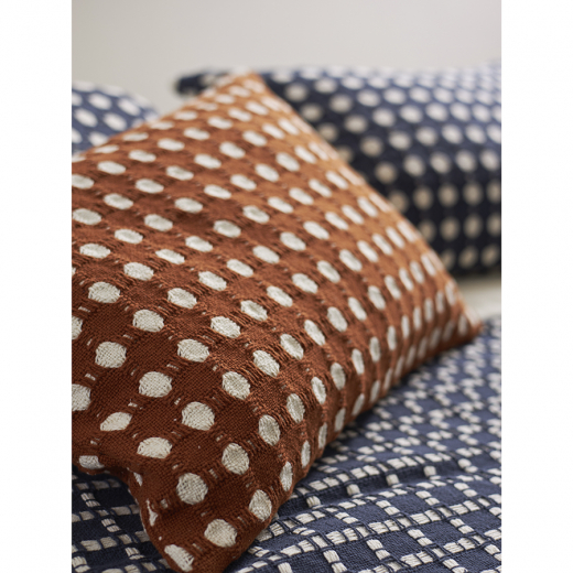 Чехол на подушку из хлопка Polka dots карамельного цвета из коллекции Essential, 40x60 см