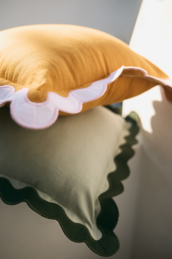 Чехол на подушку с контрастным кантом зеленого цвета из коллекции Trendy Ruffles, 40х40 см