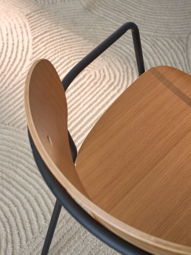 Стул с подлокотниками Torfrid, светлый орех