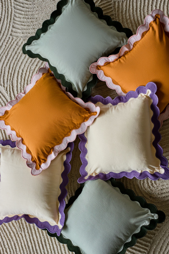 Чехол на подушку с контрастным кантом зеленого цвета из коллекции Trendy Ruffles, 40х40 см