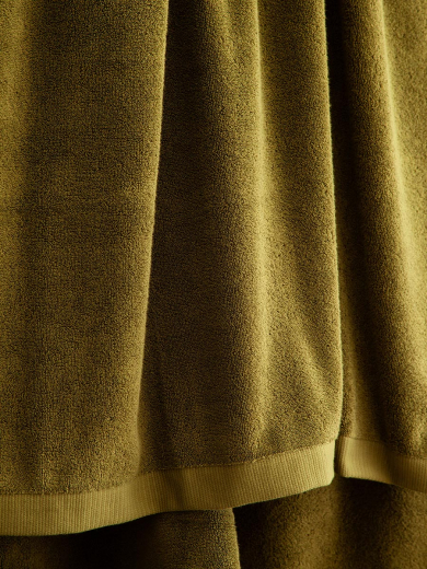 Полотенце банное оливкового цвета из коллекции Essential, 70х140 см