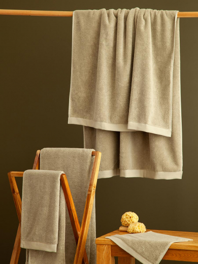 Полотенце банное бежево-серого цвета из коллекции Essential, 70х140 см