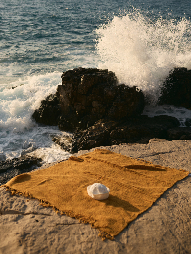 Плед из шерсти цвета охры из коллекции Essential, 130х180 см