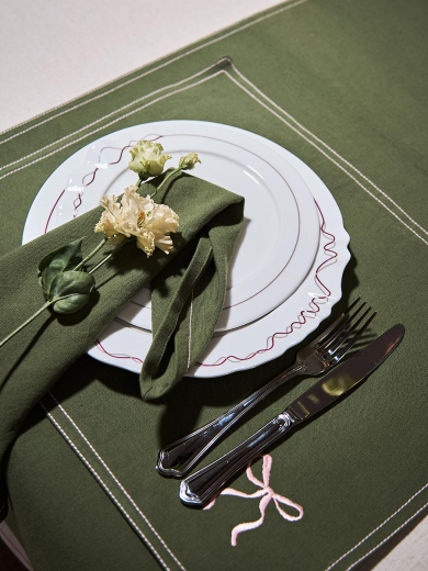Салфетка под приборы Fancy Bows оливкового цвета из коллекции Essential, 35х45 см