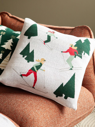 Подушка вязаная с новогодним рисунком Let's Ski из коллекции New Year Essential, 45x45 см