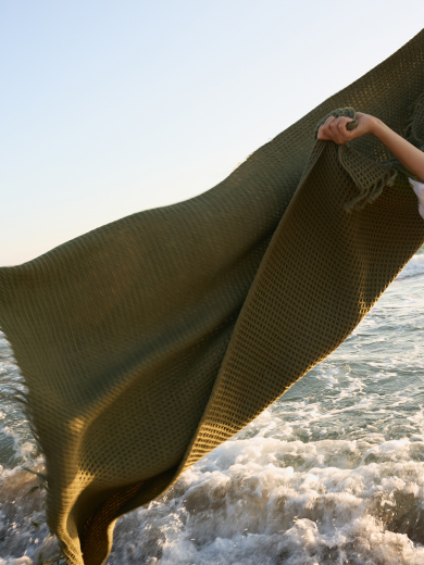 Плед из шерсти травянисто-зеленого цвета из коллекции Essential, 130х180 см