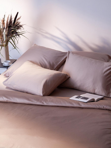 Набор наволочек из премиального сатина бежевого цвета из коллекции Essential, 70х70 см