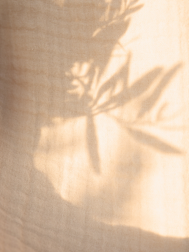 Покрывало двухстороннее из многослойного муслина цвета охры из коллекции Essential, 230x250 см