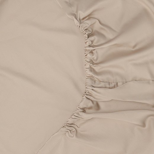 Простыня на резинке из премиального сатина бежевого цвета из коллекции Essential, 160х200х30 см