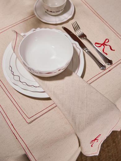 Дорожка на стол Fancy Bows бежевого цвета из коллекции Essential, 45x150 см