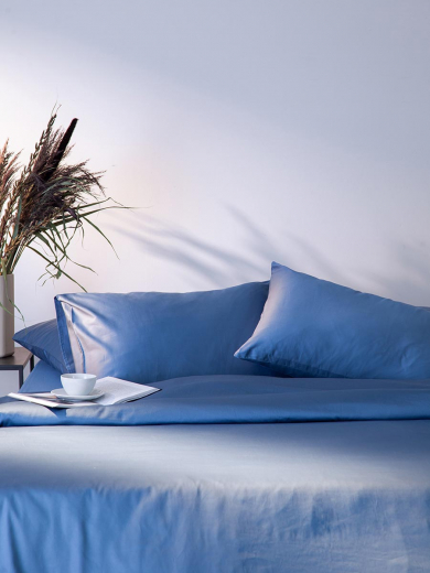 Простыня из премиального сатина джинсово-синего цвета из коллекции Essential, 180х270 см