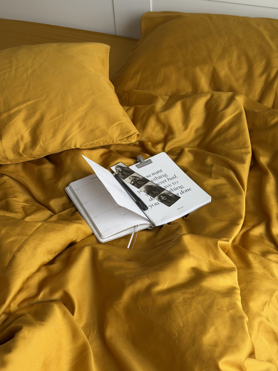 Комплект постельного белья из премиального сатина горчичного цвета из коллекции Essential, 200х220 см