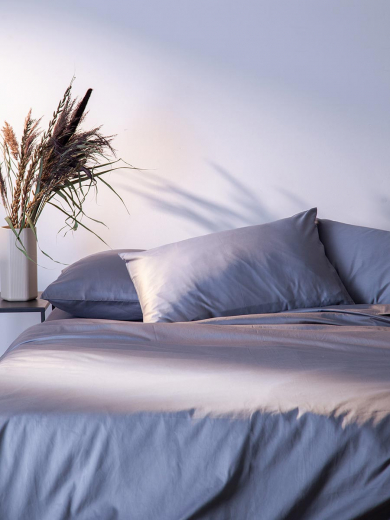Простыня из премиального сатина светло-серого цвета из коллекции Essential, 240х270 см