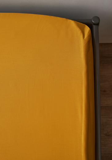 Простыня из премиального сатина горчичного цвета из коллекции Essential, 180х270 см