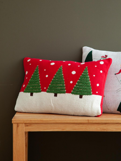 Подушка вязаная с новогодним рисунком Festive Wood из коллекции New Year Essential, 40x60 см