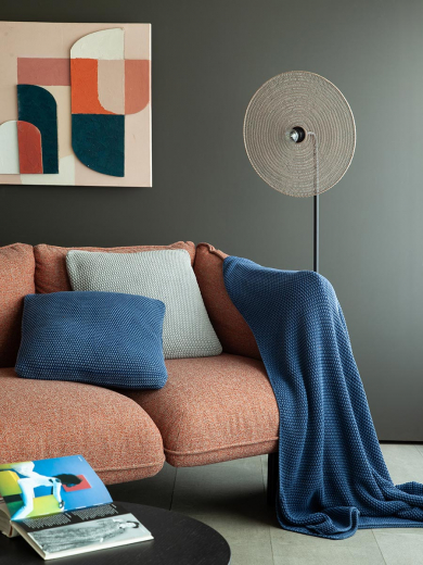 Подушка декоративная из стираного хлопка темно-синего цвета из коллекции Essential, 45х45 см