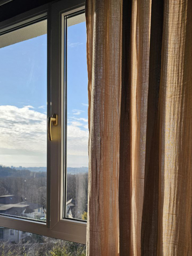 Штора из муслина бежевого цвета из коллекции Essential, 150х290 см