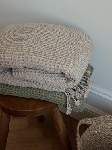 Плед из шерсти бежево-серого цвета из коллекции Essential, 130х180 см