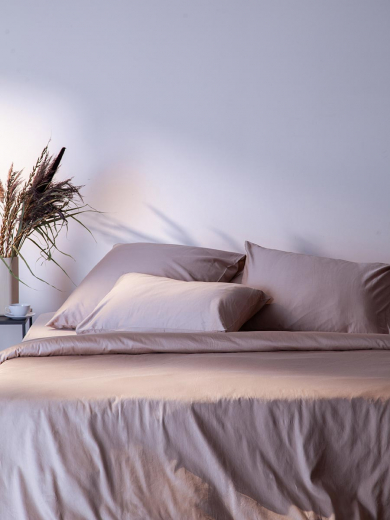 Простыня на резинке из премиального сатина бежевого цвета из коллекции Essential,  160х200х30 см