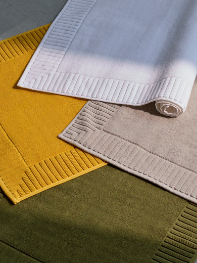 Коврик для ванной с фактурным бортиком оливкового цвета из коллекции Essential, 50х80 см