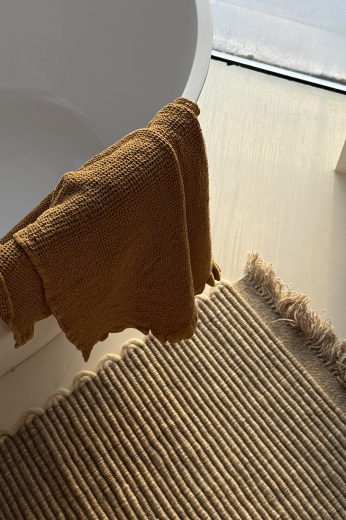 Полотенце банное из умягченной вафли цвета охры из коллекции Essential, 70x140 см