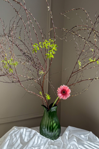 Ваза Petal зеленого цвета из коллекции Blossom, 22 см