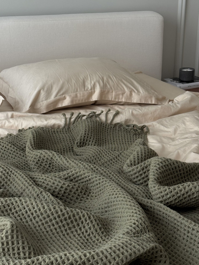 Плед из шерсти травянисто-зеленого цвета из коллекции Essential, 130х180 см