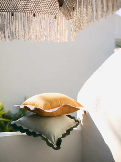 Чехол на подушку с контрастным кантом зеленого цвета из коллекции Trendy Ruffles, 40х40 см