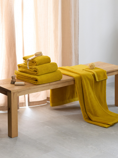 Полотенце банное цвета охры из коллекции Essential, 70х140 см