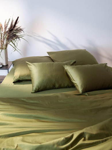 Простыня из премиального сатина оливкового цвета из коллекции Essential, 180х270 см