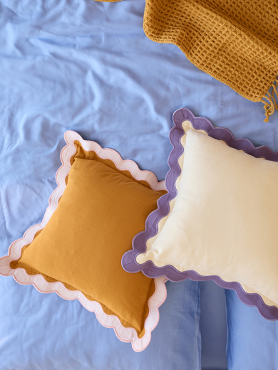 Чехол на подушку с контрастным кантом сиреневого цвета из коллекции Trendy Ruffles, 40х40 см