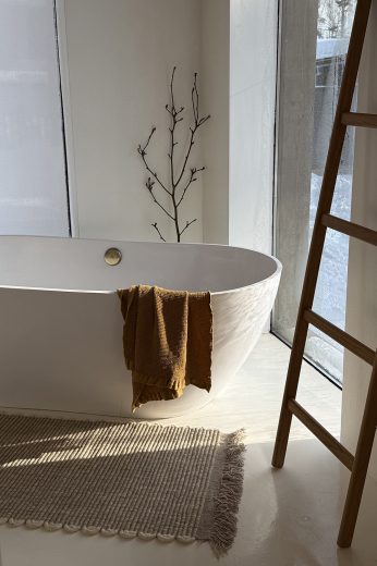 Полотенце банное из умягченной вафли цвета охры из коллекции Essential, 70x140 см