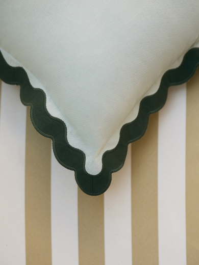 Чехол на подушку с контрастным кантом зеленого цвета из коллекции Trendy Ruffles, 40х40 см