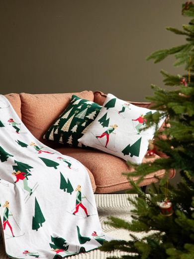 Подушка вязаная с новогодним рисунком Let's Ski из коллекции New Year Essential, 45x45 см