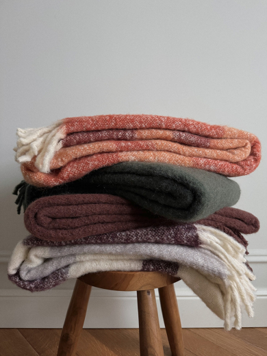 Плед мохеровый Over Horizon терракотового цвета из коллекции Trendy Ruffles, 130х180 см