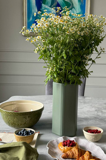 Миска зеленого цвета с рельефным узором Ягоды Тайги из коллекции Russian North, 1,5л