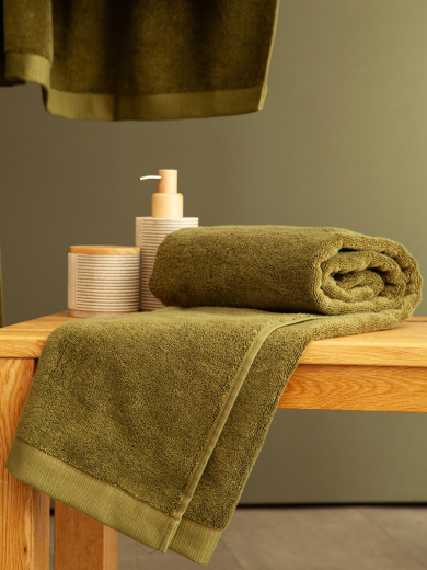 Полотенце банное оливкового цвета из коллекции Essential, 90х150 см