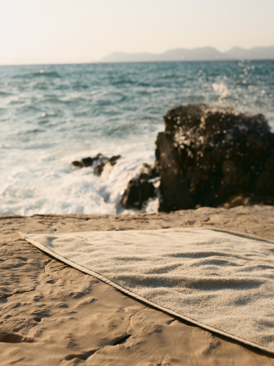 Полотенце банное бежево-серого цвета из коллекции Essential, 90х150 см