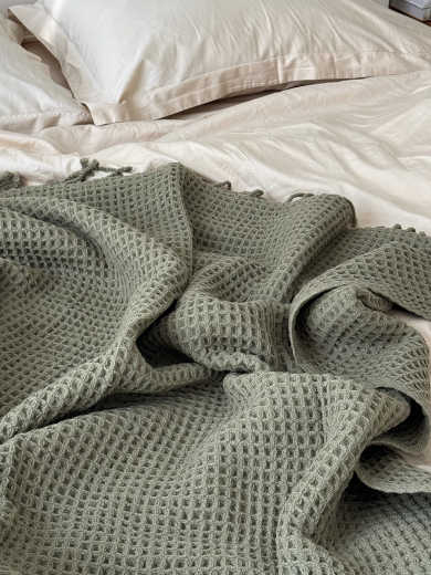 Плед из шерсти травянисто-зеленого цвета из коллекции Essential, 130х180 см