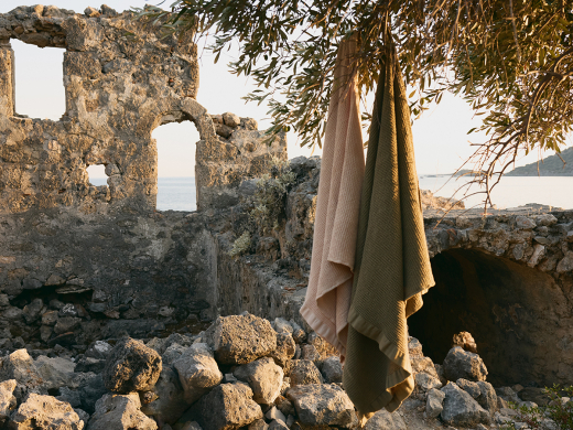 Полотенце банное из умягченной вафли цвета хаки из коллекции Essential, 70x140 см