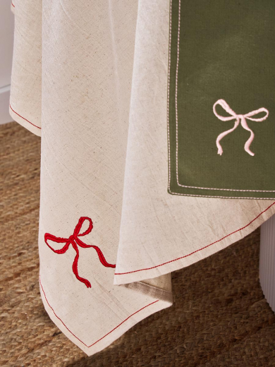 Скатерть Fancy Bows бежевого цвета из коллекции Essential, 180х240 см