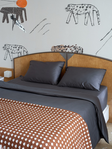 Покрывало из хлопка Polka dots карамельного цвета из коллекции Essential, 180х250 см