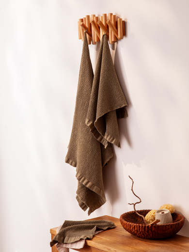 Полотенце банное из умягченной вафли цвета хаки из коллекции Essential, 70x140 см