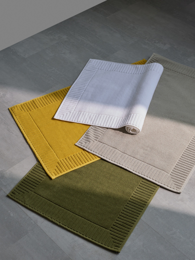 Коврик для ванной с фактурным бортиком цвета охры из коллекции Essential, 50х80 см