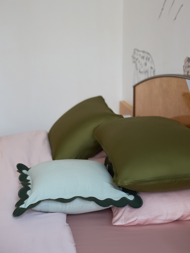 Чехол на подушку с контрастным кантом зеленого цвета из коллекции Trendy Ruffles, 40х40 см