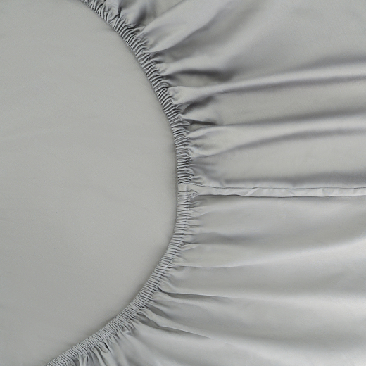 Простыня на резинке из премиального сатина светло-серого цвета из коллекции Essential, 200х200х30 см
